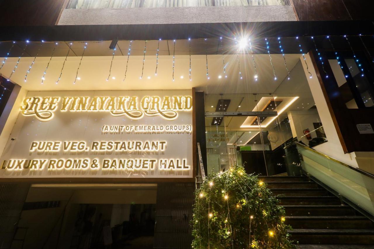Oyo Townhouse 785 Sree Vinayaka Grand Hotel อนันตาปูร์ ภายนอก รูปภาพ