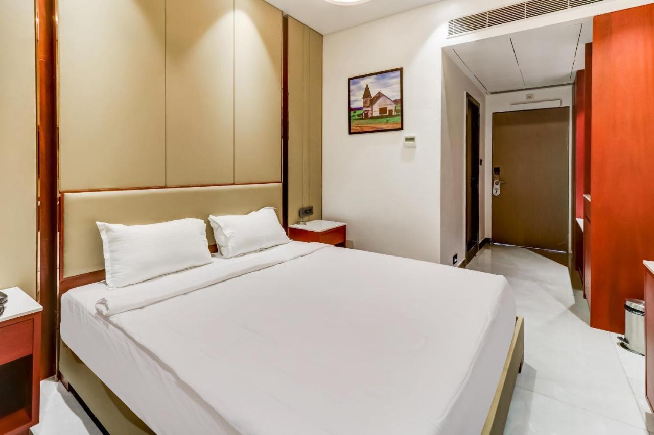 Oyo Townhouse 785 Sree Vinayaka Grand Hotel อนันตาปูร์ ภายนอก รูปภาพ