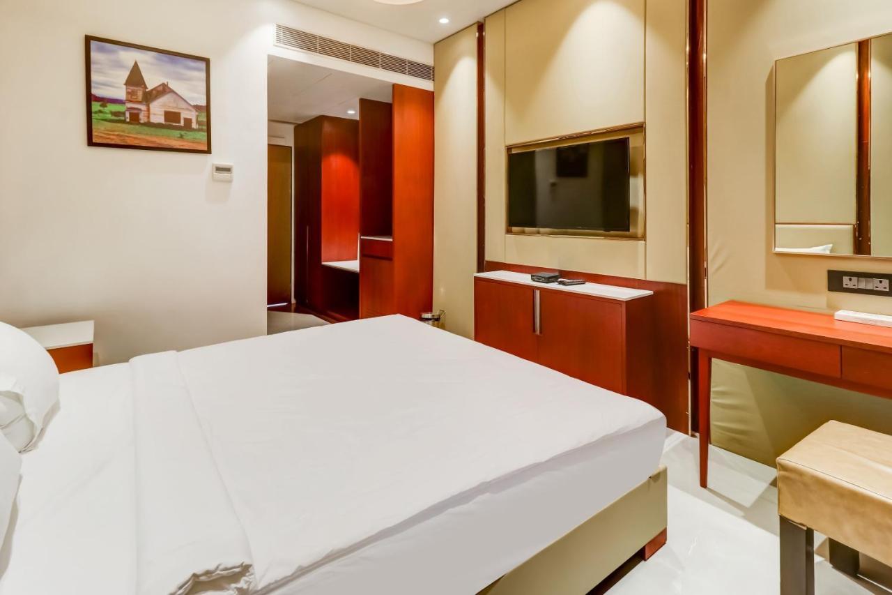 Oyo Townhouse 785 Sree Vinayaka Grand Hotel อนันตาปูร์ ภายนอก รูปภาพ