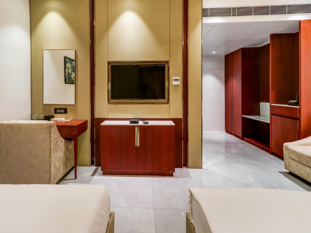 Oyo Townhouse 785 Sree Vinayaka Grand Hotel อนันตาปูร์ ภายนอก รูปภาพ